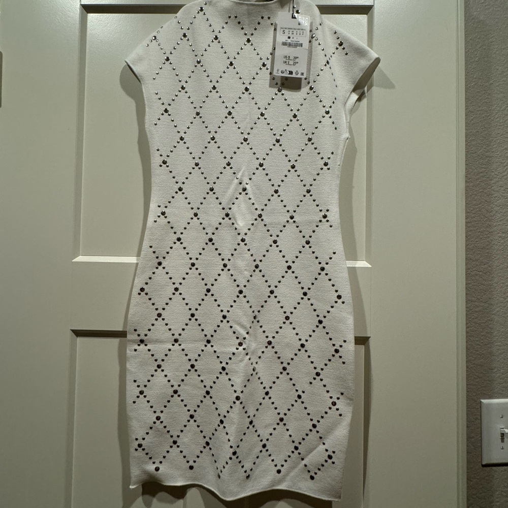 Elegant White Knit Dress
